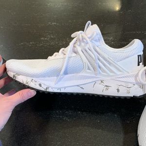 PUMA Soft Foam Size 9.5